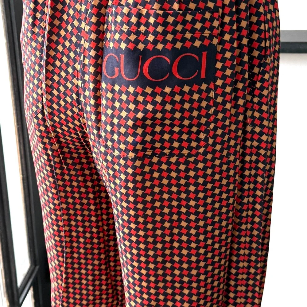 Gucci 672698 Men's Pop Shorts on Cloth, Red print‎ with logo, Gucci 46 (US 30)